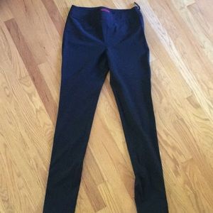 BURBERRY USA size 6 black trouser pants with zip
